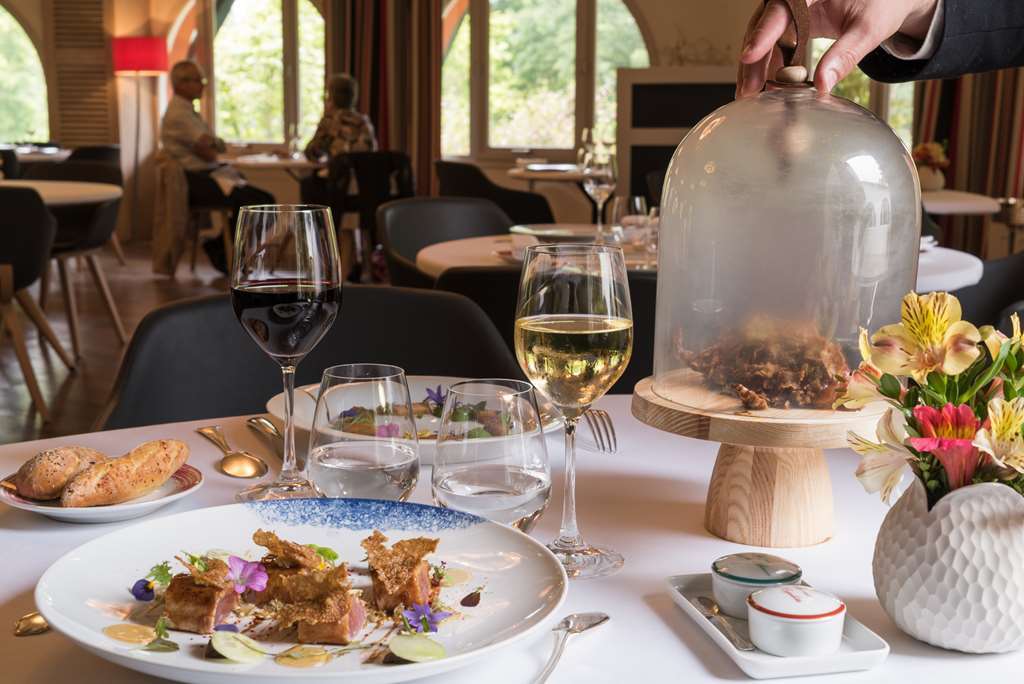 Hotel Les Freres Ibarboure ビダール レストラン 写真